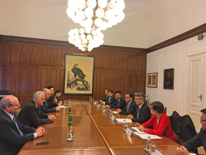  Council President Nikolić talks to Bank of China Executive Vice President 