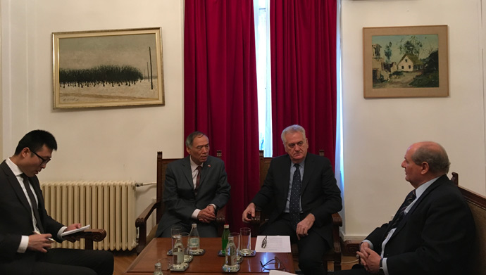  Predsednik Nacionalnog saveta Nikolić i ambasador Li Mančang razgovarali su o realizaciji kineskih investicija u Srbiji 
