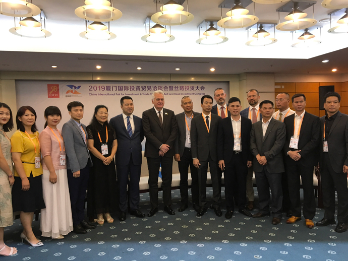  Predsednik Nacionalnog saveta Nikolić razgovarao je sa sa predstavnicima Kineske Asocijacije za međunarodnu ekonomsku saradnju  i sa predstavnicima kineske kompanije “Hongda Construction”, o mogućnostima investitanja u Srbiju 