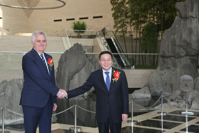 Председник Националног савета Николић разговарао је у Пекингу са председником Кинеске банке господином Чен С Ћином.