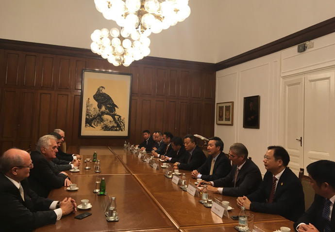  National Council President Nikolić meets delegation from Nantong 